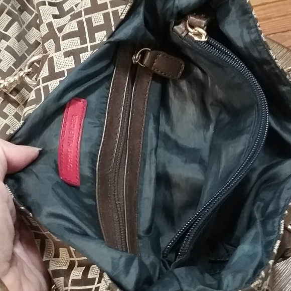 Tommy Hilfiger over shoulder brown logo bag - Picture 9 of 13
